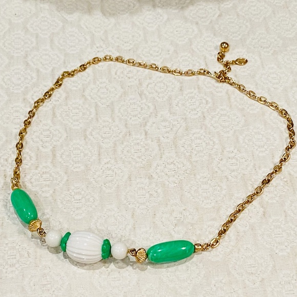 S8-BUNDLE ONLY-Vintage 1970's Signed Avon Green, White, & Gold Necklace - Picture 5 of 8